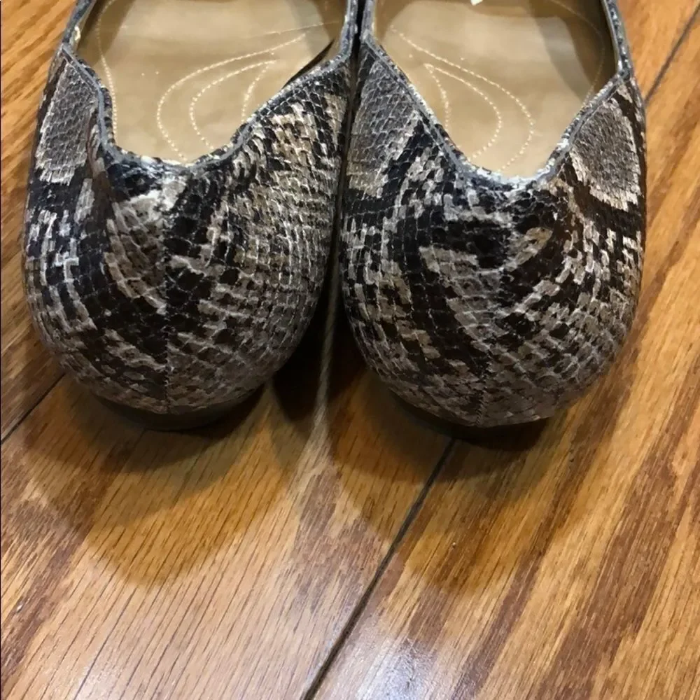 Tahari Jules Snakeskin Print and Patent Leather Flats Sz 7